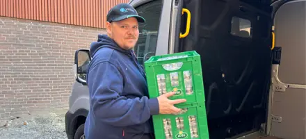 Ydelsestekniker Med Prøveglas I Kasser