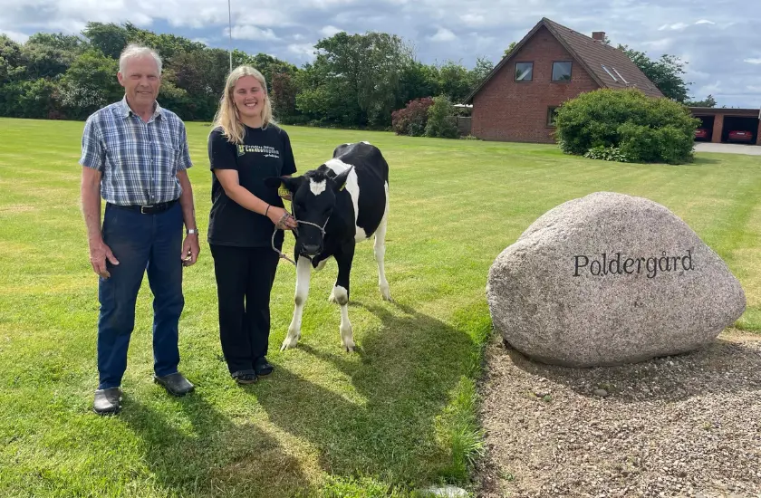 Ove, Julie og kviekalv ved Poldergård sten