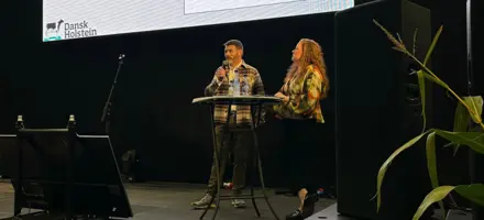 Johnny Og Nanna På Scenen Ved Holstein Årsmøde